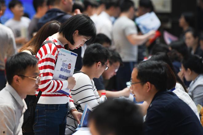 国家统计局:1-7月份,全国城镇调查失业率平均值为5.1%