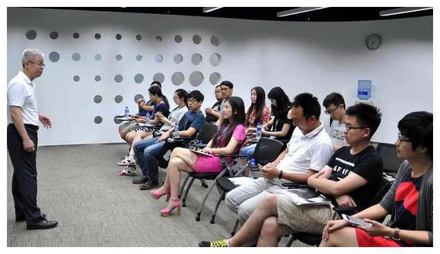 企鹅取消食堂福利，裁员降薪进行时，互联网要走下行了？