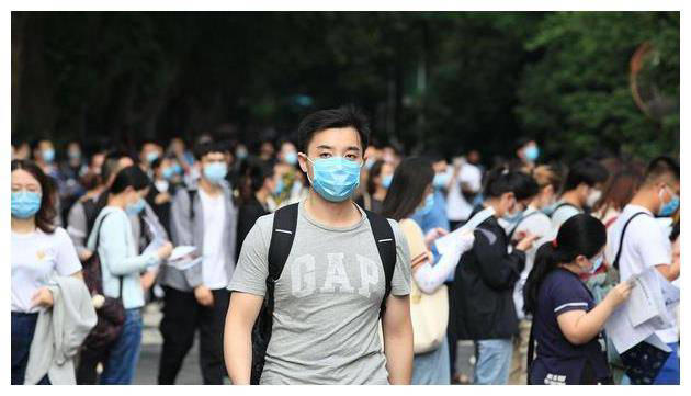 企鹅取消食堂福利，裁员降薪进行时，互联网要走下行了？